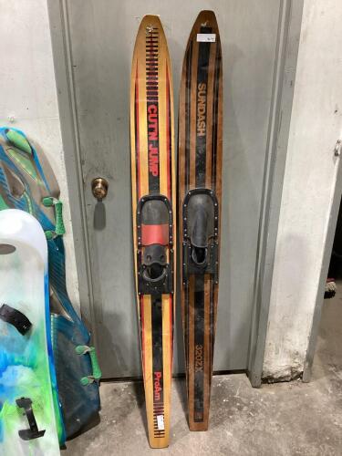 (2) 67&rdquo; MIXED SKI&rsquo;S - PRO-AM CUT&rsquo;N JUMP & SUN-DASH 320ZX