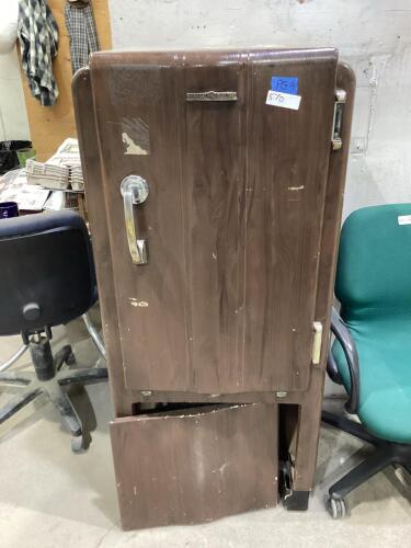 GENERAL ELETRIC REFRIGERATOR 53&rdquo; X 24&rdquo; X 24&rdquo;