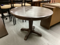 PEDSESTAL TABLE W/LEAF