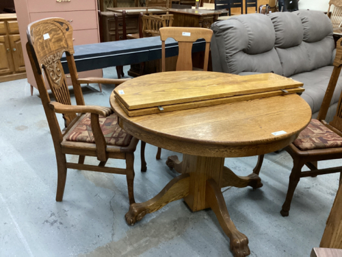 OAK TABLE W/TWO LEAVES + THREE CHAIRS. 42” ROUND. LEAVES ARE 10”EA