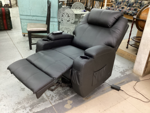 BLACK VINYL RECLINER-ELECTRIC