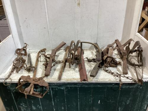 ANTIQUE BOX OF MIXED TRAPS