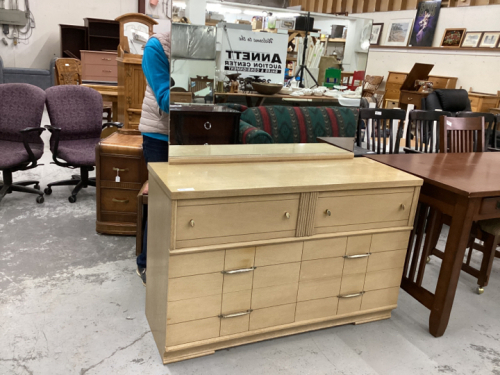 LIGHT WOOD COLORED DRESSER W/MIRROR