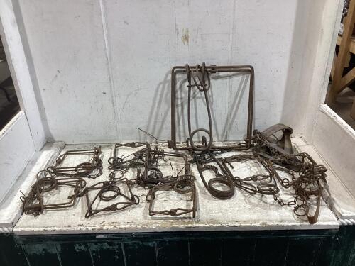 BOX OF MIXED MISCELLANEOUS TRAPS