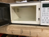 HOTPOINT MICRWAVE - 2