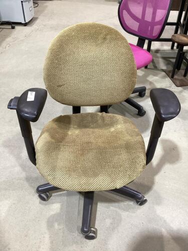 OFFICE CHAIR