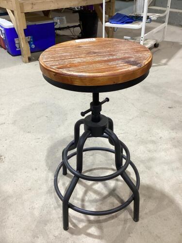 METAL STOOL