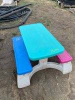 Child picnic table