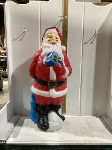 PLASTIC LIGHT-UP SANTA