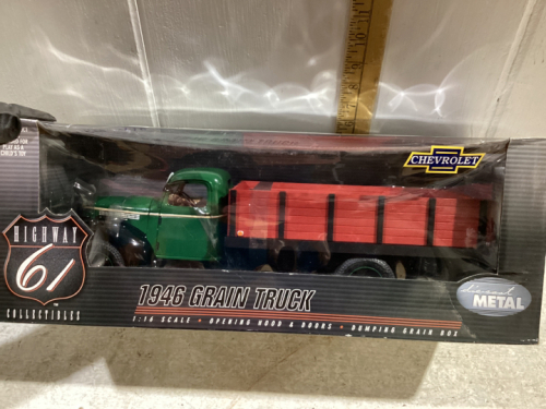 1946 GRAIN TRUCK MODEL DIE CAST METAL