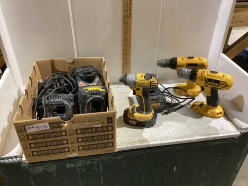 DEWALT TOOLS. 18 VOLT. 1-BATTERY. 6-CHARGERS