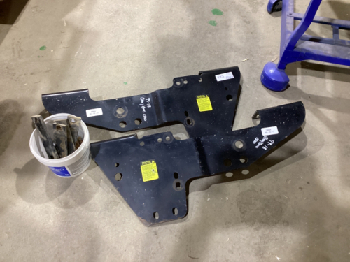 5TH WHEEL MOUNTING BRACKETS FOR CHEV/GMC 1500