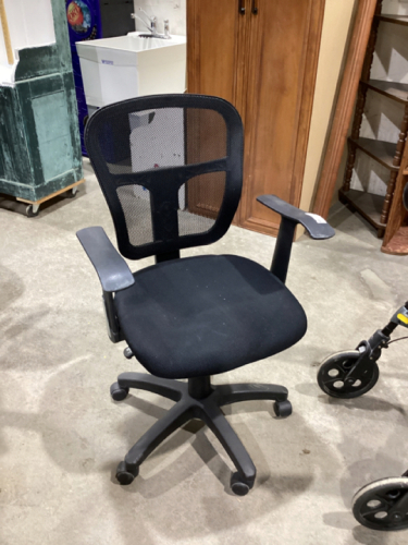 BLACK OFFICE CHAIR