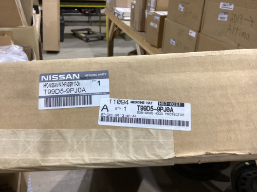 NISSAN AUTO PARTS - HOOD PROTECTOR