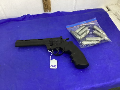 CROSSMAN 357 CO2 PELLET GUN W/CO2 CARTRIDGES