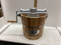 UNCLE BUCKS BASS PRO SHOP -WOODEN ICE CREAM MAKER