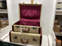 2 VINTAGE EVELEIGH BAGAGE SUITCASES