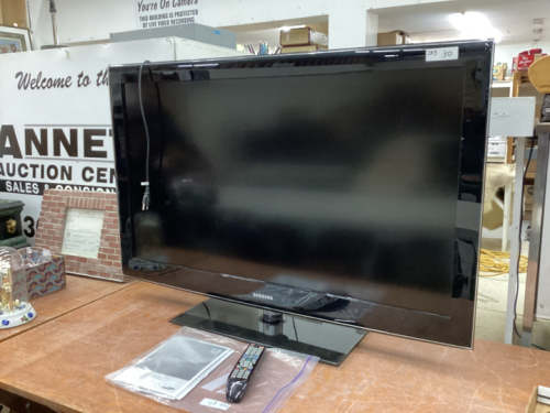 SAMSUNG FLAT SCREEN TV 45” SCREEN