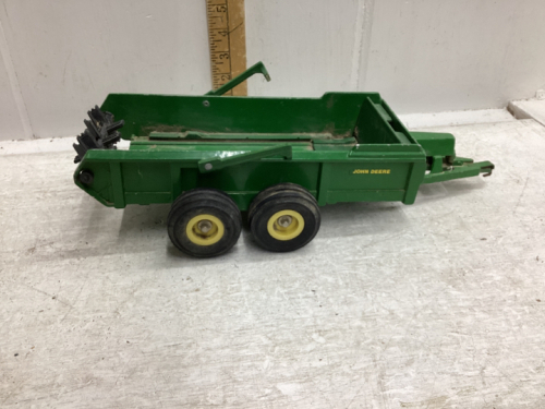 ERTL JOHN DEERE TANDEM MANURE SPREADER