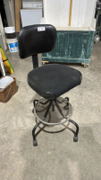 BLACK ROLLING TALL CHAIR