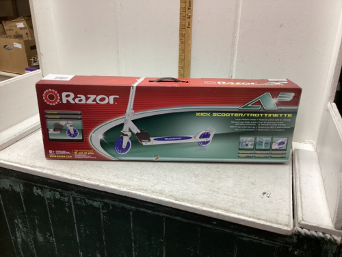 RAZOR SCOOTER