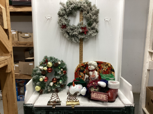 CHRISTMAS WREATH,ORNAMENTS