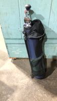 GOLF BAG WITH SOME CLUB