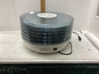 FOOD DEHYDRATOR-DENI