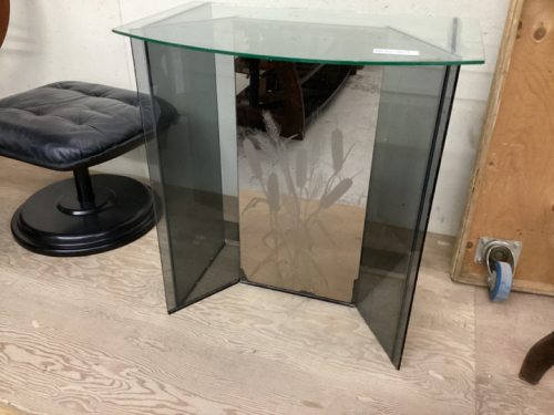 GLASS DISPLAY STAND