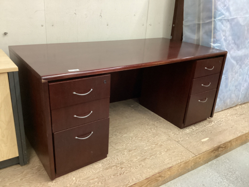 LARGE OFFICE DESK. CHERRYWOOD COLOR. 72 IN WIDE X 30 IN TALL X 36 IN DEEP