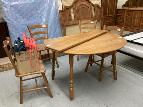 DROP LEAF TABLE WITH 4 CHAIRS