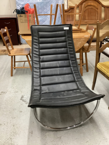 BLACK VINYL SLING CHAIR