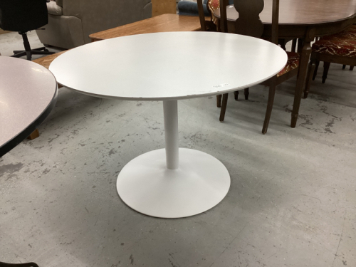 WHITE ROUND PEDESTAL TABLE