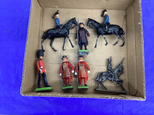 BEEFEATER -BLUE BRITAIN,DARK PEWTER-HUSSAR ON HORSEBACK-GUIDON