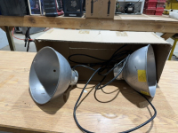 2 heat Lamps