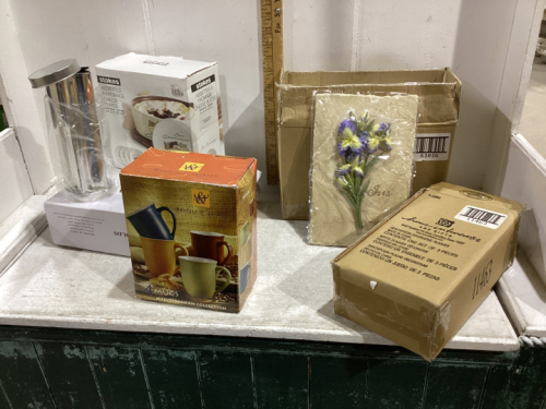 BOX W/MUGS, BRIE COOKER SET, DECORATIVE PLAQUES+