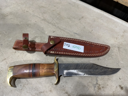 Knife with Leather Sheath