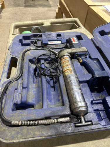 Lincoln cordless grease gun