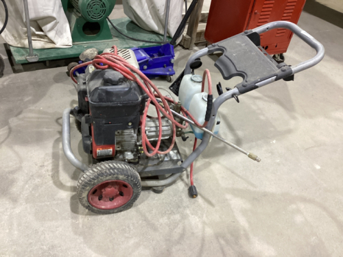 PRESSURE WASHER. BRIGGS-STRATTON MOTOR