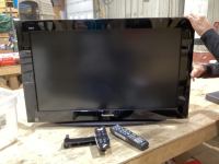 PANASONIC 32” TV WITH REMOTE