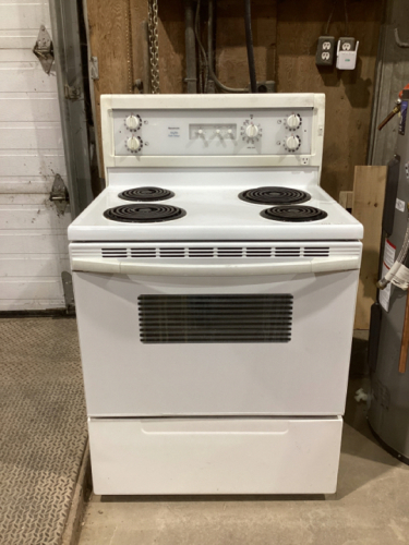 KENMORE EASY CLEAN ELECTRIC STOVE - OLDER MODEL