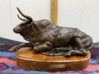 “ JR “. bronze bull