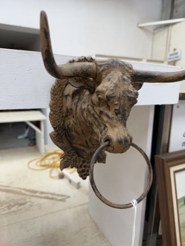 Cast metal bull head