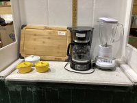 OSTER BLENDER, COFFEE MAKER, MASTER CHEF, CUTTING BOARD