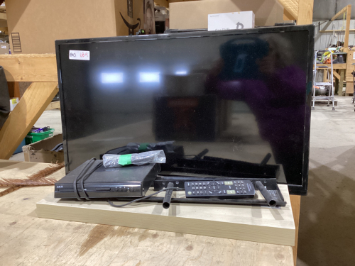 32" INSIGNIA TV & DVD PLAYER