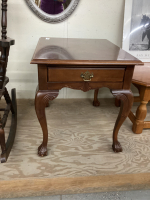 BROYHILL END TABLE