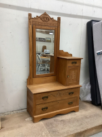 ANTIQUE GENTLEMEN’S DRESSER