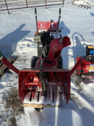 Snowtrack gas engine snowblower