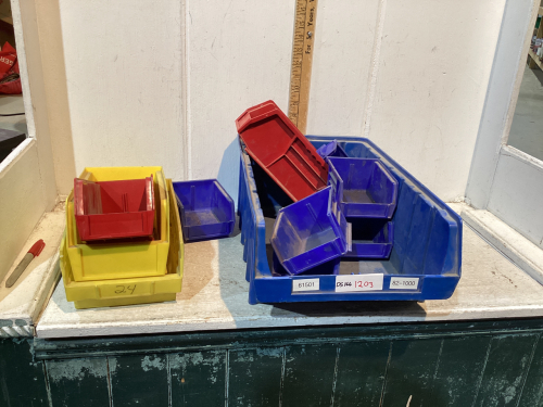 SMALL PLASTIC SHOP ORGANIZERS