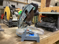 DELTA COMPOUND MITRE SAW